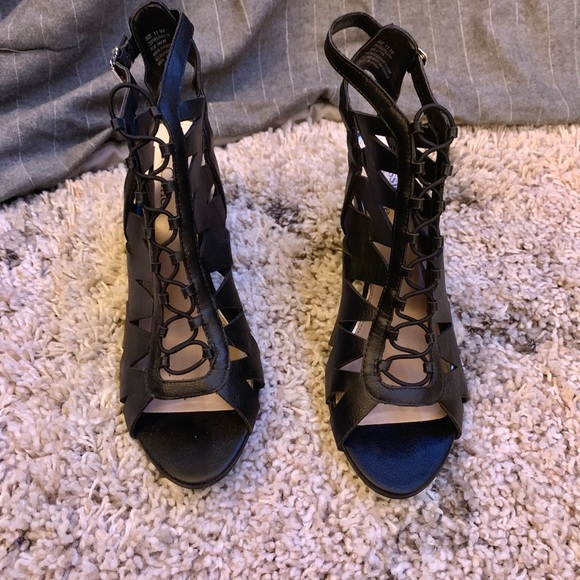 Black heels - Picture 1 of 4